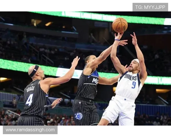 米德尔顿35分独行侠止八连败 米德尔顿35分独行侠止八连败